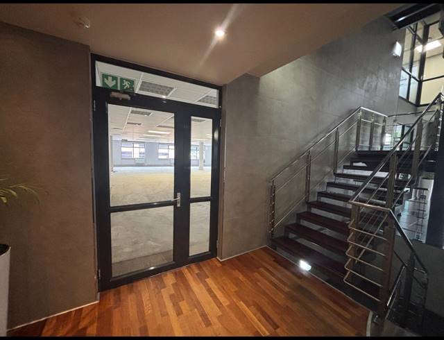 1,023M² OFFICE TO LET IN PLATTEKLOOF 3